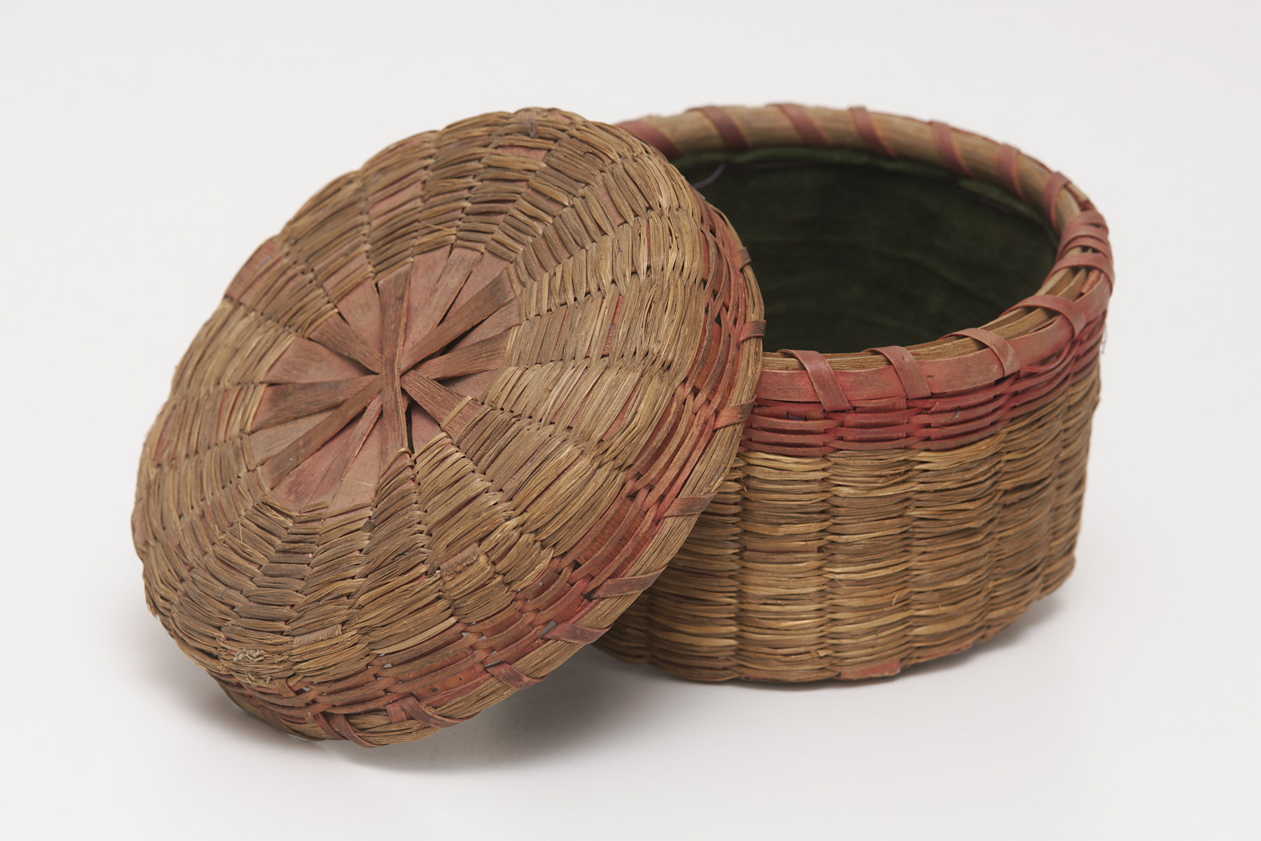 small basket with lid