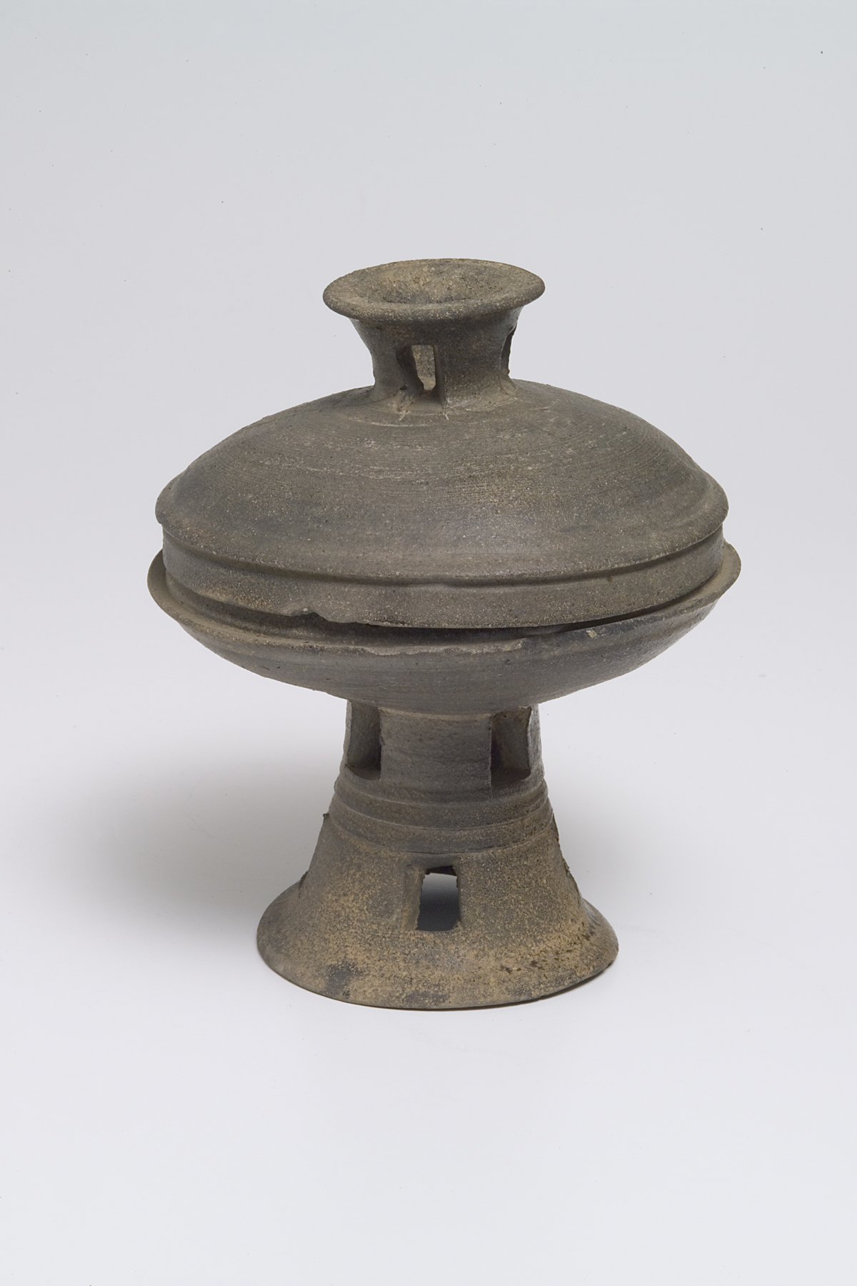 pedestal bowl with cover